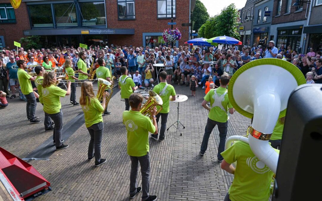 Groot feest tijdens dweilfestival ff Blazen!
